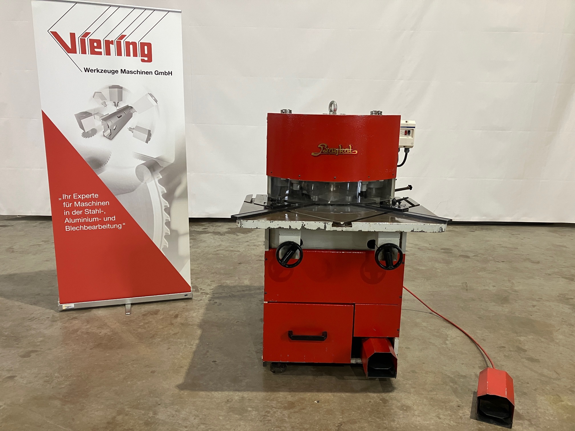 Gebrauchtmaschine Baykal Ausklinkmaschine HKA 200-6