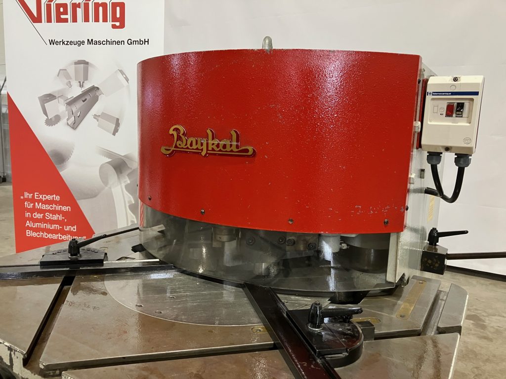 Gebrauchtmaschine Baykal Ausklinkmaschine HKA 200-6