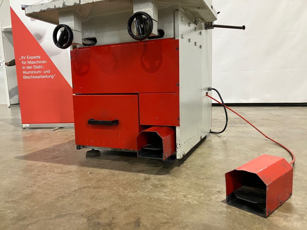 Gebrauchtmaschine Baykal Ausklinkmaschine HKA 200-6