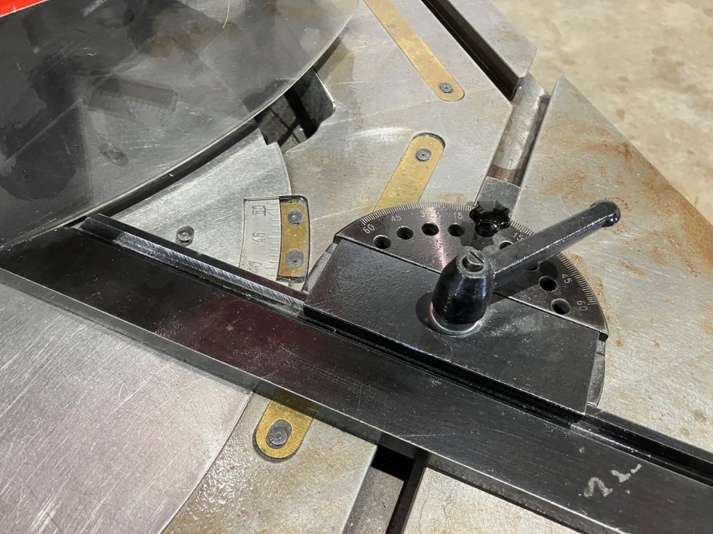 Gebrauchtmaschine Baykal Ausklinkmaschine HKA 200-6